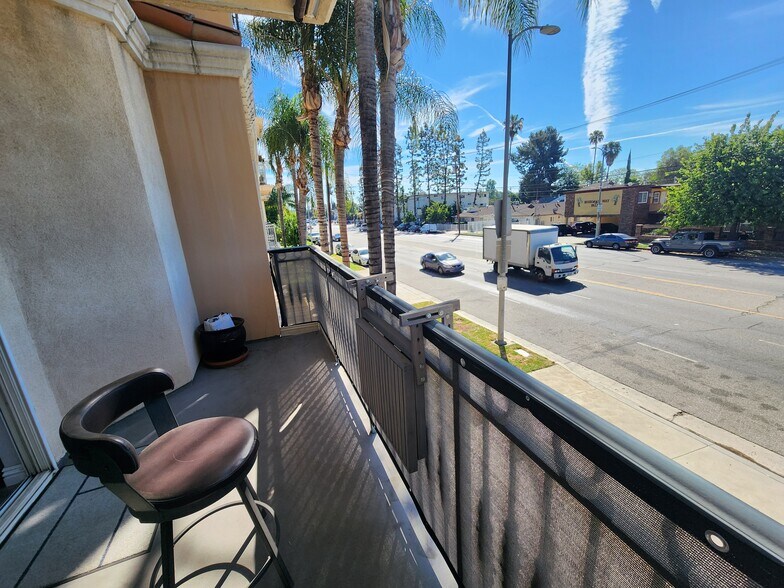 Building Photo - 13941 Sherman Way