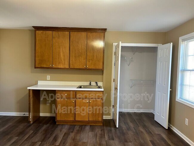 Building Photo - 269 Marshbanks St