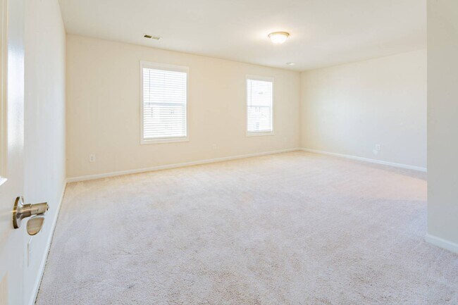 Building Photo - 812 Justify Lp