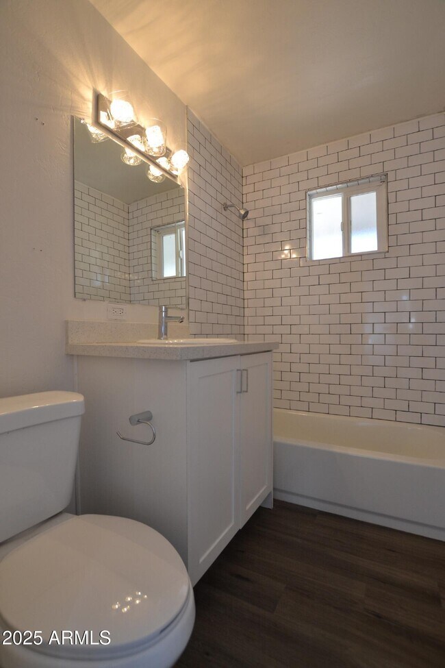 Building Photo - 1202 E Kaler Dr