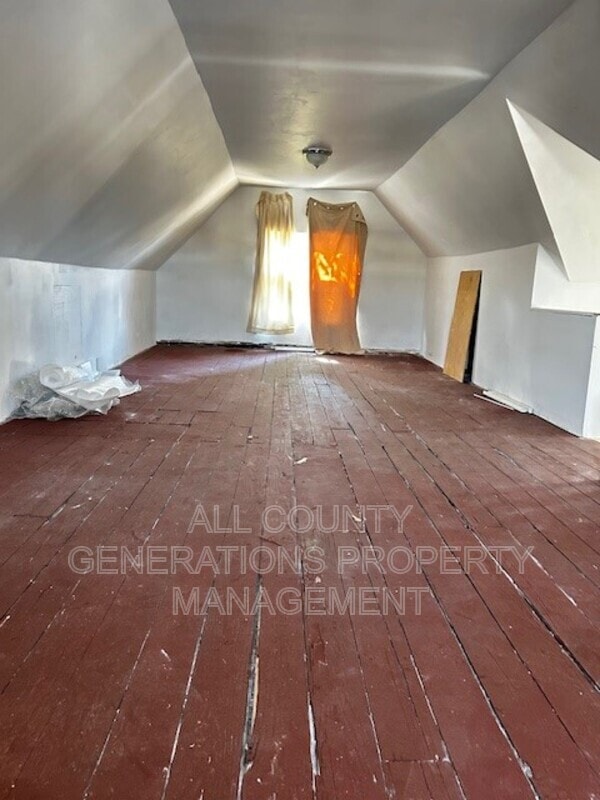 Building Photo - 1361 E 43rd St