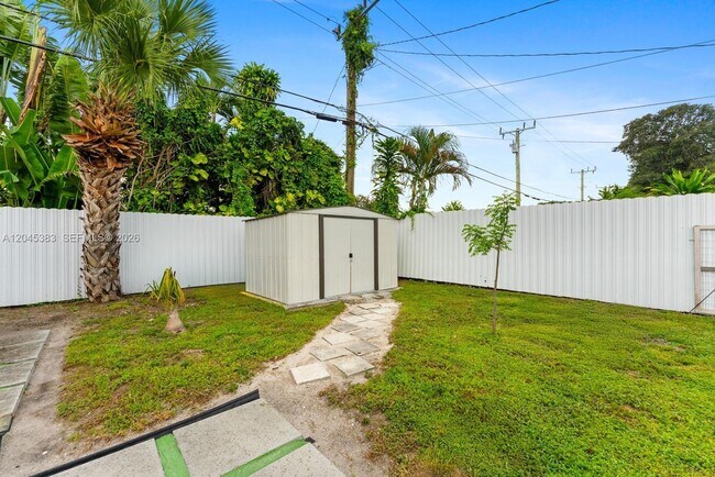 Building Photo - 9508 N Military Trl