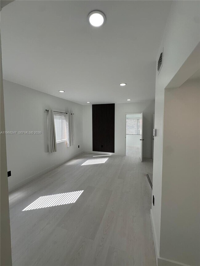 Building Photo - 109 NW 6th Ave