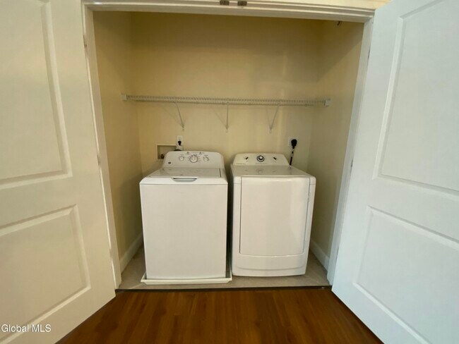 Building Photo - 60 Weibel Ave