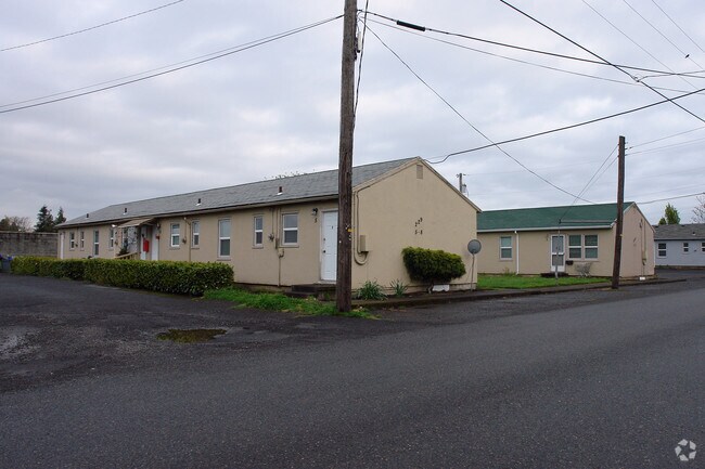 Primary Photo - Eastgate Apartments