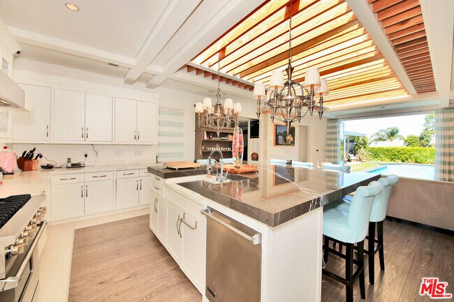Building Photo - 3054 Elvido Dr