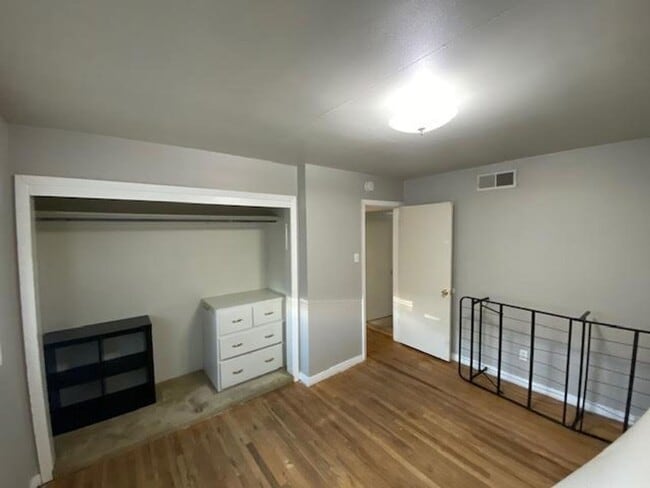Building Photo - Charming Ranch Style Single Family Home