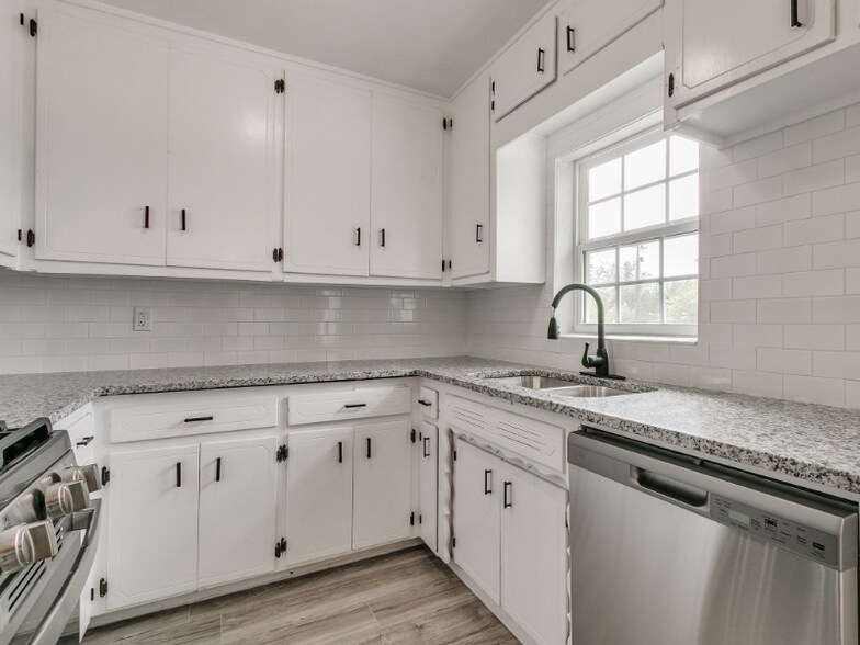 Building Photo - 8308 NE 33rd St