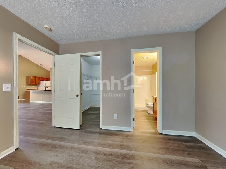 Building Photo - 132 Warner Dr