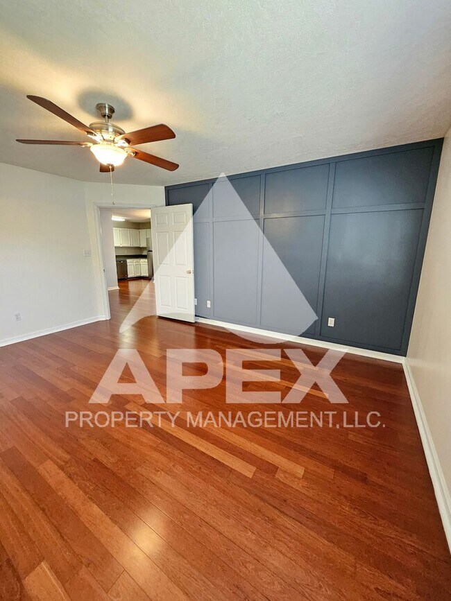 Building Photo - Stunning 2 Bd-2 Ba Condo with 1-Car garage...