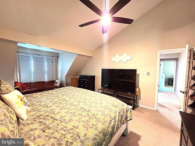 Building Photo - 5270 Ellicott Dr