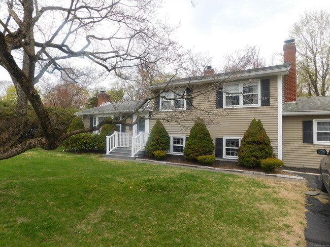 Building Photo - 5 Larson Dr