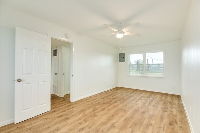 Building Photo - 7204 Avenue N 1/2 Rear