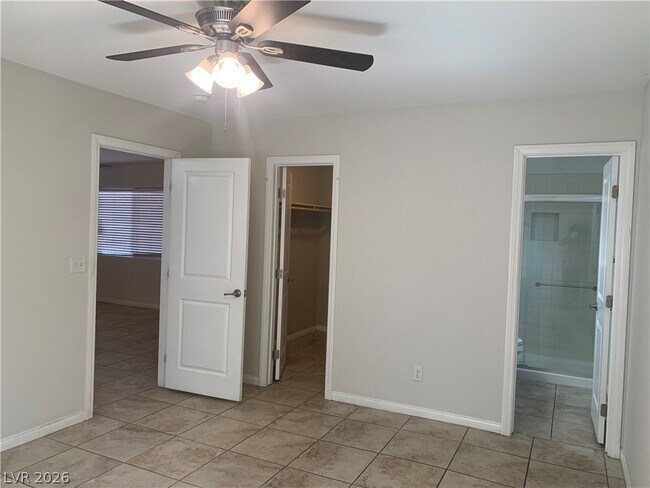 Building Photo - 548 Zuber Ave