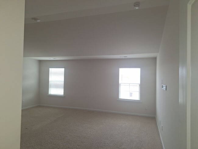 Building Photo - HURRY FEBRUARY MOVE IN SPECIAL - Fantastic...