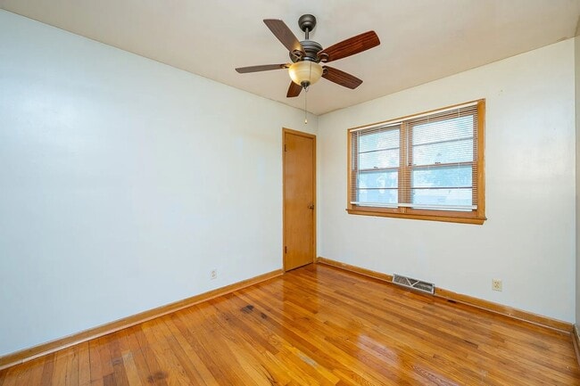 Building Photo - MOVE-IN SPECIAL! Gorgeous hardwood floors!...