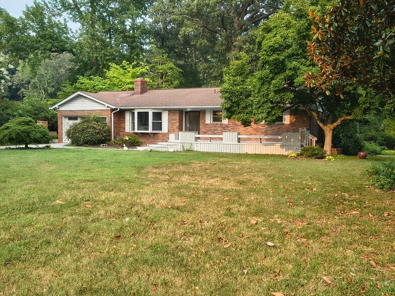 Building Photo - 2409 Millwood Rd