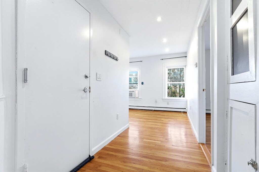 Building Photo - 289 Elm St