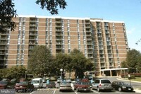 Building Photo - 2300 Pimmit Dr
