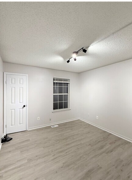Building Photo - 3938 Roebling Ln