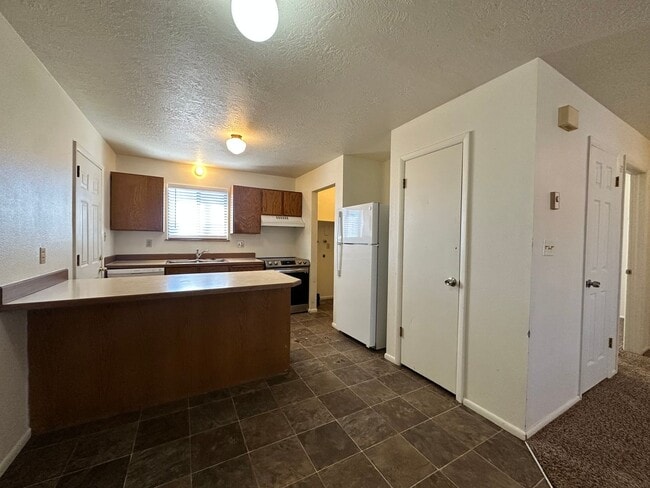 Building Photo - 2 Bedroom, 1 Bathroom Twin Home