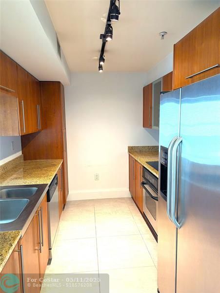 Building Photo - 600 W Las Olas Blvd