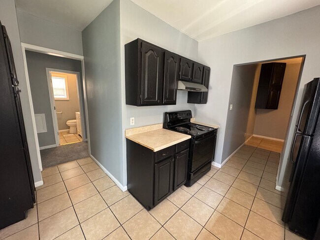 Building Photo - Near Eastside 3 Bedroom 2 Bath with Central air