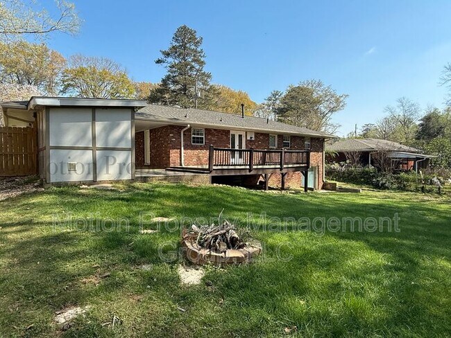 Building Photo - 2502 Little John Trail SE