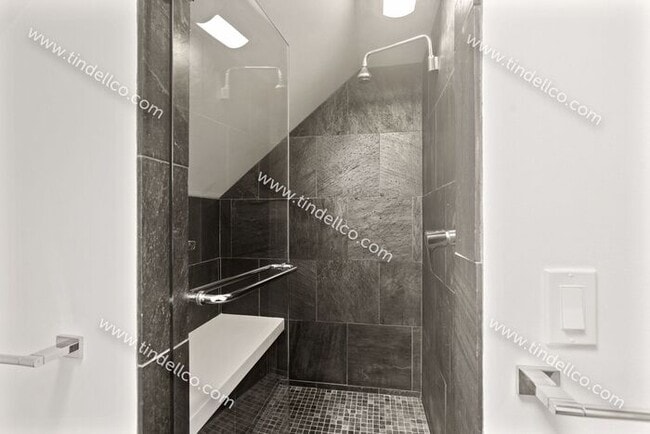 Building Photo - Spacious Pet Friendly Cape Cod in Multnomah Village with detached garage!