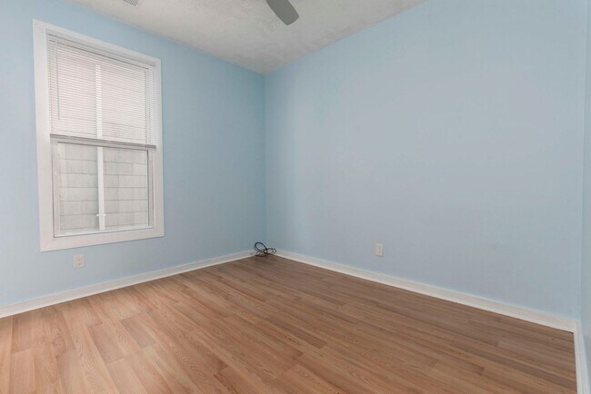 Building Photo - 522 Zane St