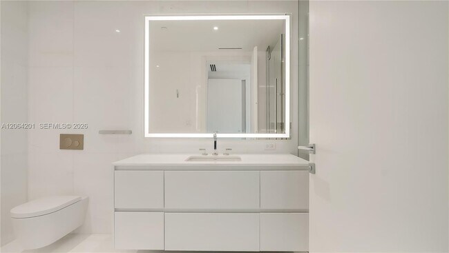 Building Photo - 300 Biscayne Blvd Way