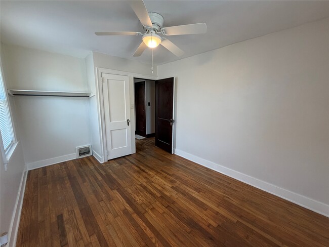 Building Photo - 522 E 33rd St