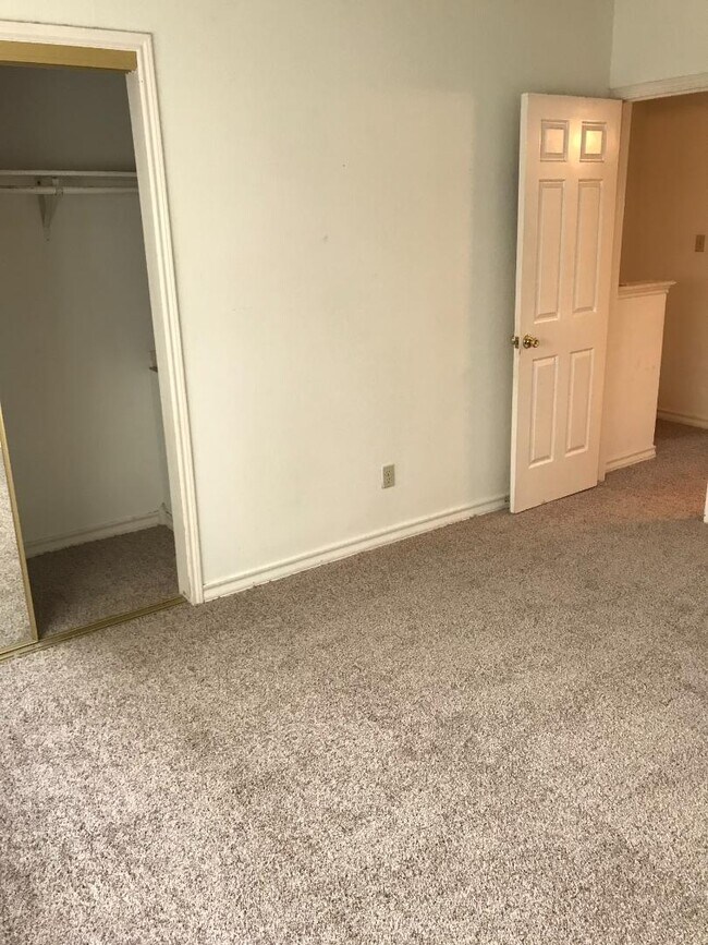 Building Photo - 2605 Enfield Rd