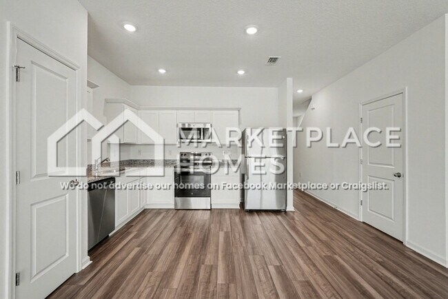 Building Photo - 11910 Sylvia St