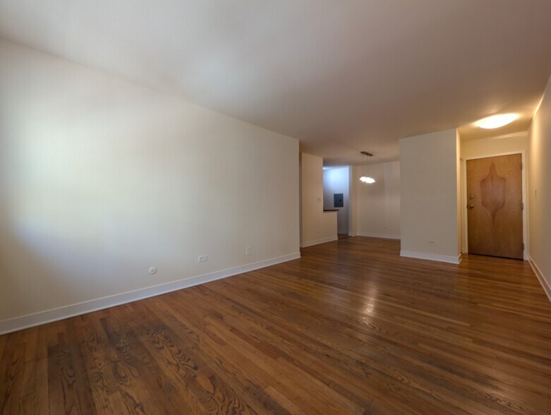 Building Photo - 643 W Wrightwood Ave