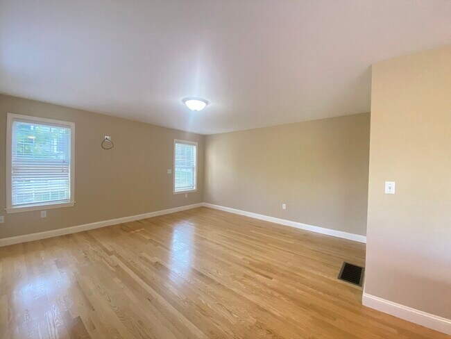 Building Photo - 90 Cook Ln