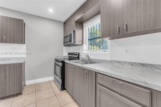 Building Photo - 6940 NW 6th Ct