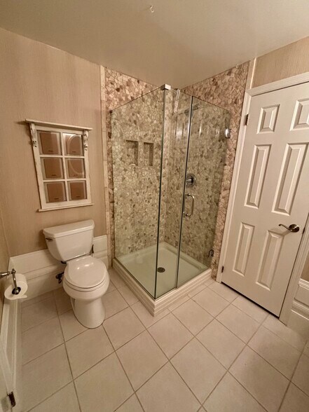 Building Photo - 545 Johnston Dr