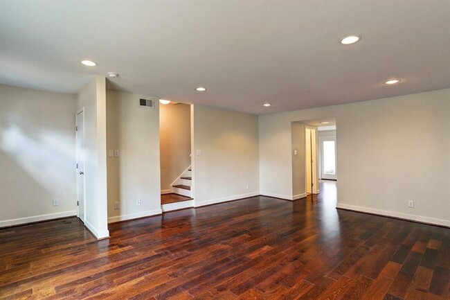 Building Photo - 12605 Huntingwick Dr