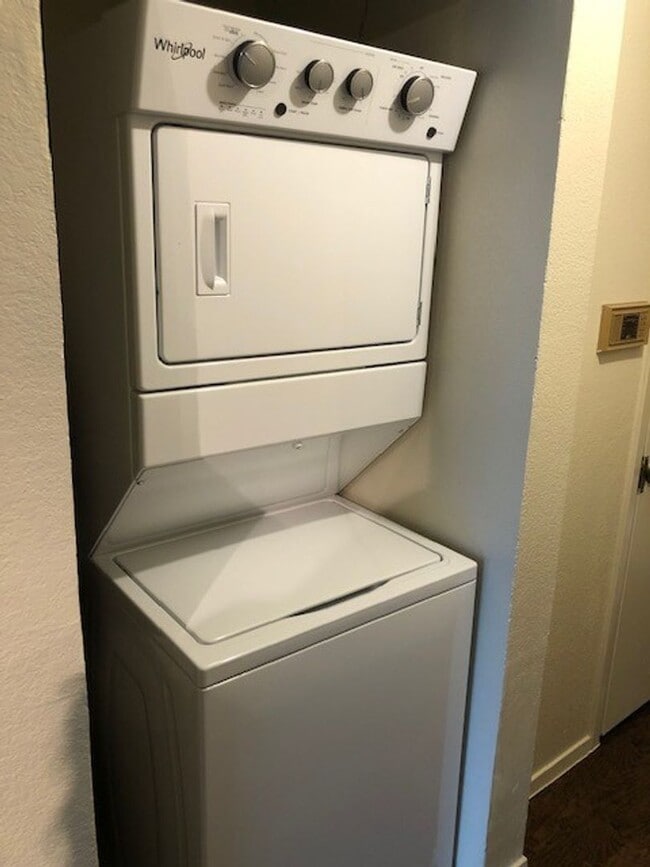 Building Photo - 2 BEDROOM CONDO BY UNT