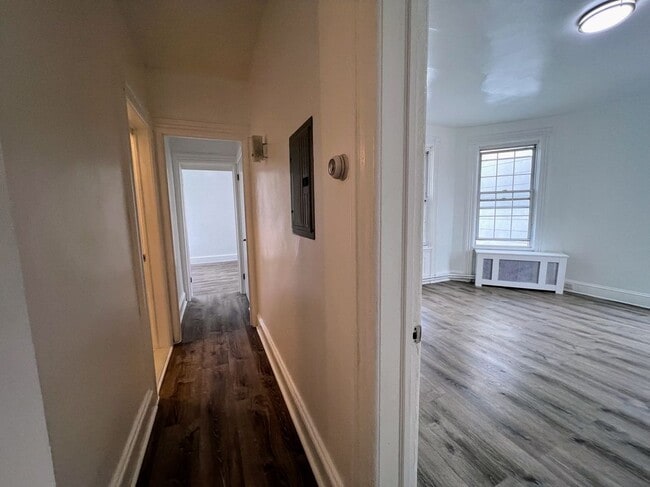 Building Photo - 618 16th St