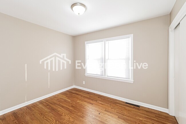 Building Photo - 6212 E 95th Terrace