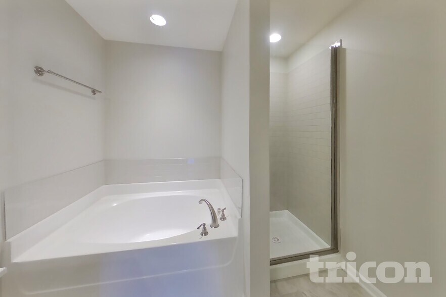Building Photo - 403 Riverwood Ct