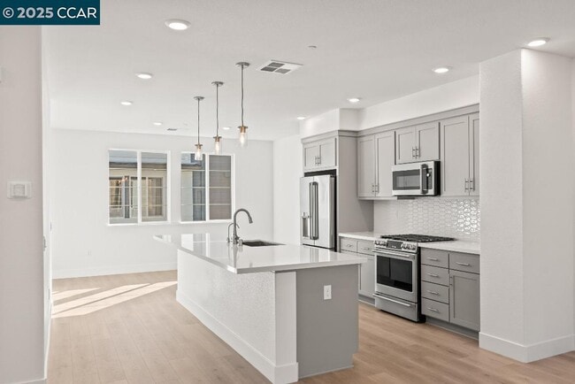 Building Photo - 725 Delve Ct