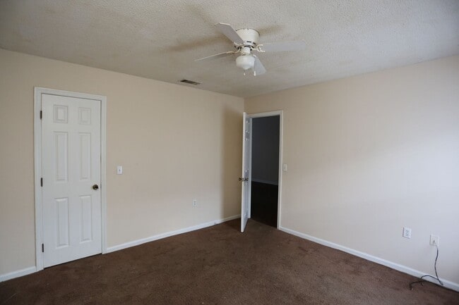 Building Photo - 2 Bedroom at Stadium Walk