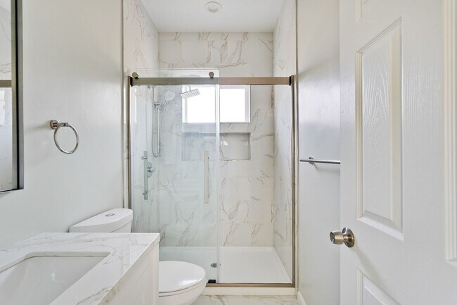 Building Photo - Excellent 2 bed 1 Bath ADU