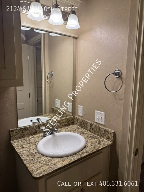 Building Photo - 2124 SW 140th St