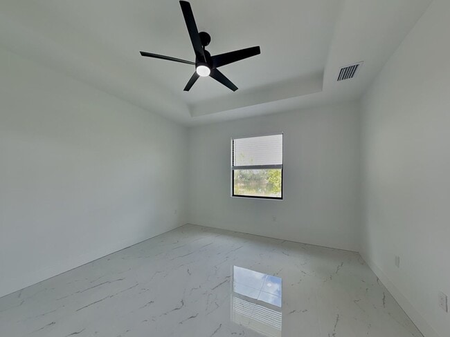 Building Photo - 4224 NE 22nd Pl