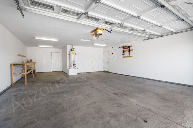 Building Photo - CHAPARRAL MESA AWAITS