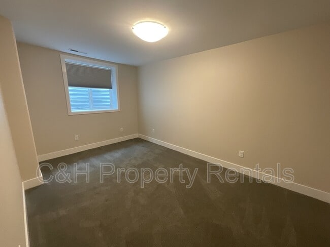 Building Photo - 5506 Sunny Cv